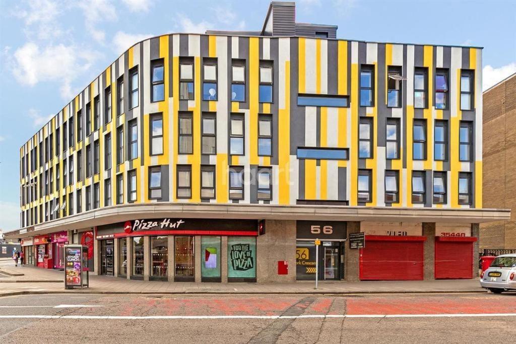 Park Street Apartment Luton By Hostaguest Экстерьер фото
