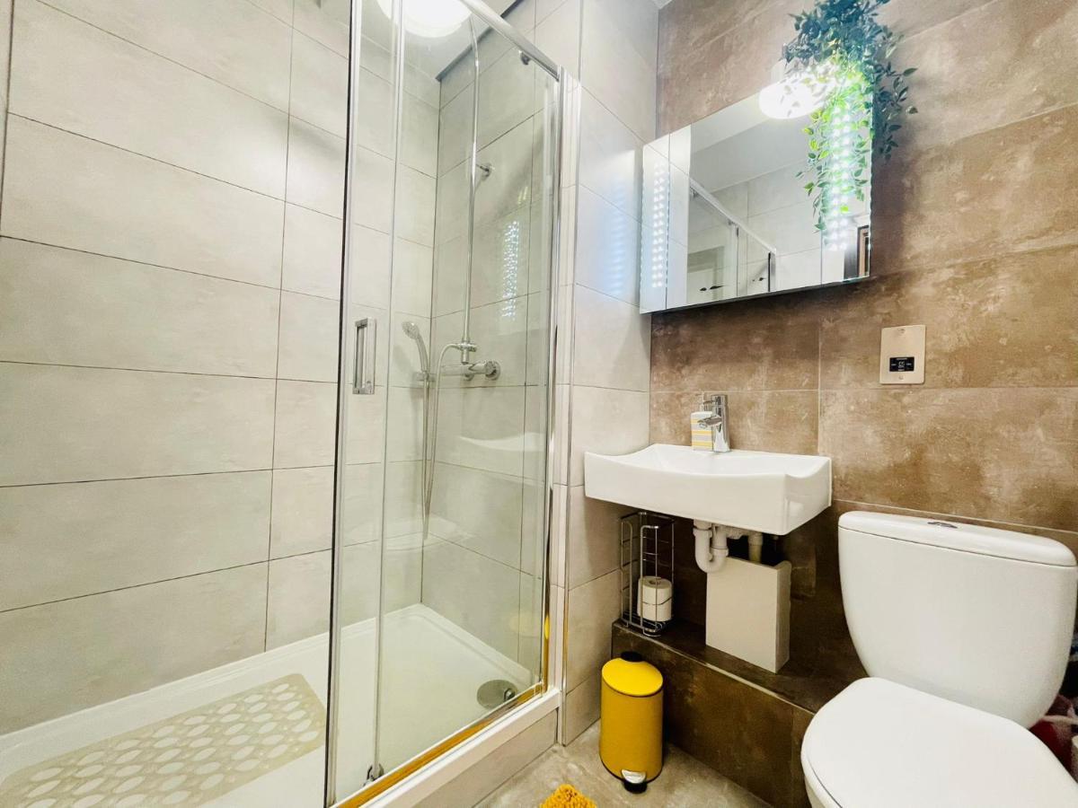 Park Street Apartment Luton By Hostaguest Экстерьер фото